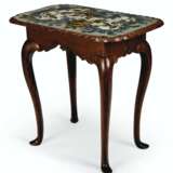 A GERMAN OAK AND BEADWORK OCCASIONAL TABLE - Foto 2