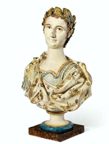 AN ITALIAN EARTHENWARE BUST AND A TERRACOTTA STAND - Foto 2