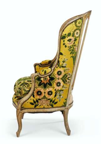 A LOUIS XV GREY-PAINTED BERGERE - photo 2