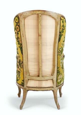 A LOUIS XV GREY-PAINTED BERGERE - фото 3
