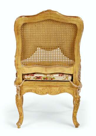Tilliard, Jean-Baptiste. A LOUIS XV GILTWOOD AND CANED CHAISE - photo 4