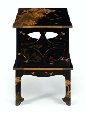 A JAPANESE BLACK AND GILT LACQUER TWO-TIERED LOW TABLE - фото 3