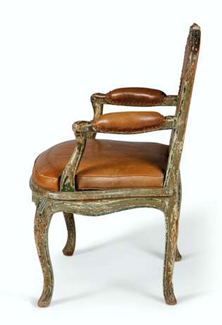A LOUIS XV GREY AND GREEN-PAINTED FAUTEUIL - фото 3