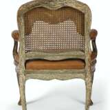 A LOUIS XV GREY AND GREEN-PAINTED FAUTEUIL - фото 4