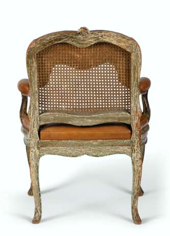 A LOUIS XV GREY AND GREEN-PAINTED FAUTEUIL - фото 4