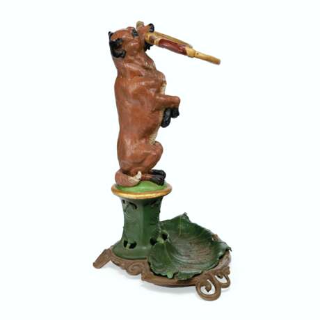 A LATE VICTORIAN POLYCHROME-PAINTED CAST-IRON UMBRELLA STAND... - photo 3