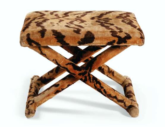 AN UPHOLSTERED X-FRAME STOOL - фото 3