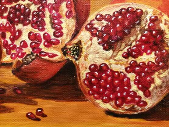 Gemälde „Granatäpfel auf dem Tisch. (Granatapfel auf dem Tisch)“, Leinen, Ölfarbe, Realismus, Stillleben, 2017 - Foto 4