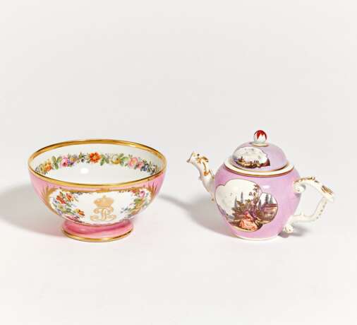 Kleine Teekanne und Kumme mit Roséfond - photo 1