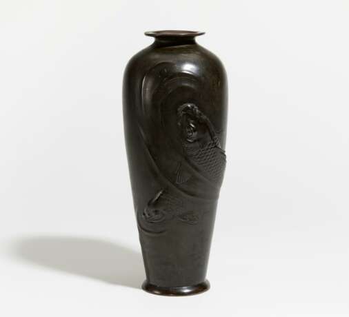 Vase mit zwei großen Karpfen - Foto 1