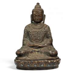 Bedeutender Buddha in königlichem Ornat