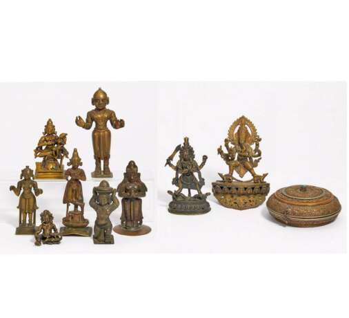 Neun Götterfiguren, eine Opferdose und ein Thangka des Rahula - Foto 1
