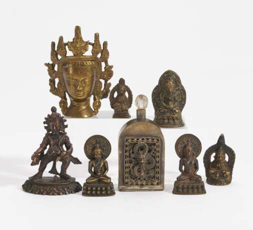 Seltener stehender Jambhala, fünf sitzende Buddha und ein bekrönter Buddha-Kopf - Foto 1
