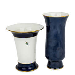 MEISSEN Zwei Vasen mit Kobaltblau 20. Jahrhundert.