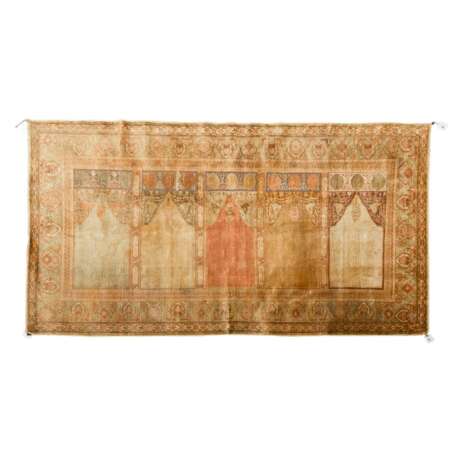 Antiker Orientteppich aus Seide, 19. Jahrhundert, 129x243 cm. - Foto 1