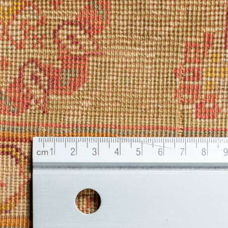 Antiker Orientteppich aus Seide, 19. Jahrhundert, 129x243 cm. - фото 3