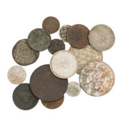 British Indien / Kutch / heute: Kachchh - Konvolut von 17 Münzen,