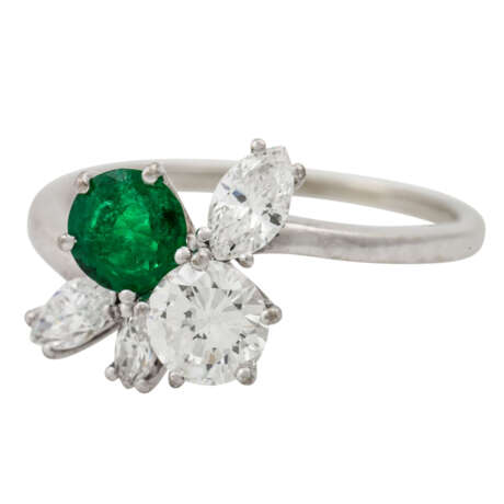 Ring mit Brillant ca. 0,5 ct, Smaragd und 3 Diamantnavettes, - Foto 5