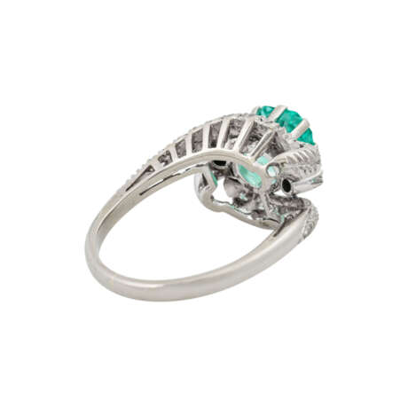 Ring mit Smaragd von ca. 1 ct und Diamanten, - Foto 3