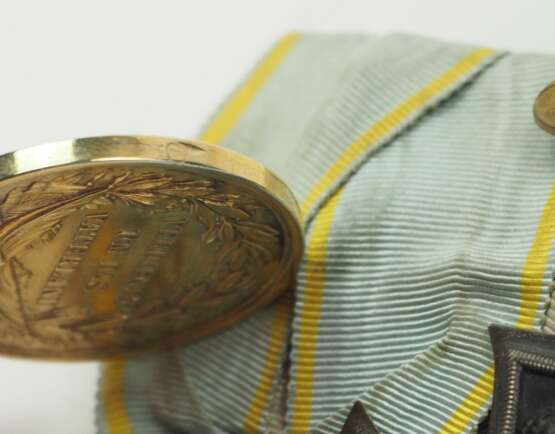 Sachsen: Ordenschnalle eines Trägers der Goldenen Medaille des Militär-St. Heinrichs Ordens der 58. Infanterie-Division. - Foto 3