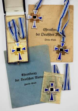 Ehrenkreuz der Deutschen Mutter - 4 Exemplare. - фото 1