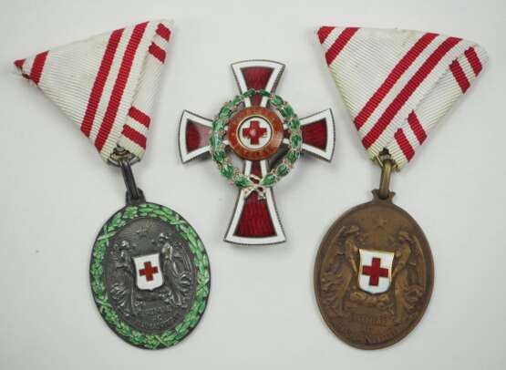 Österreich: Rot Kreuz Auszeichnung - 3 Exemplare. - photo 1
