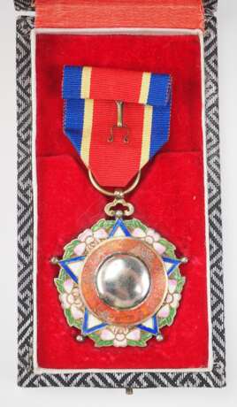 China: Medaille auf die Amtseinführung des Präsidenten Tsao Kun, im Etui. - photo 1