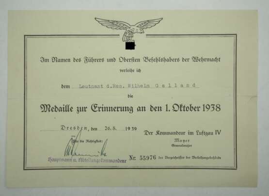 Medaille zur Erinnerung an den 1. Oktober 1938 Urkunde für den Leutnant d. Res. Wilhelm Galland. - фото 1