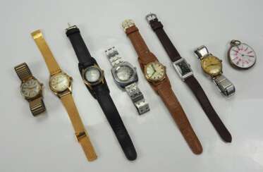 Armbanduhr - sieben Exemplare.