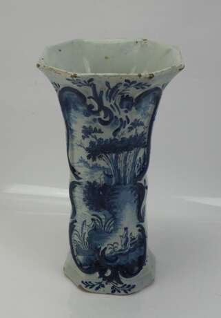 Fayence: Achteckige Vase. - Foto 2