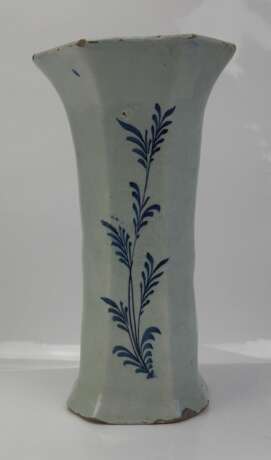 Fayence: Achteckige Vase. - photo 3