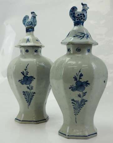 Delfter Vasenpaar m. Deckel. - photo 4