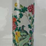 China: Vase mit Blumen- und Vogeldekor. - Foto 1