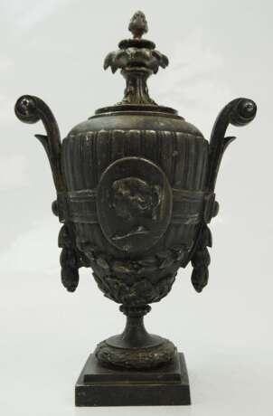 Deckel- Amphore-Vase. - photo 1