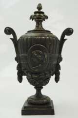Deckel- Amphore-Vase.