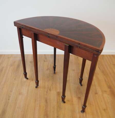 Demi-Lune-Tisch (Spieltisch), um 1820. - photo 3
