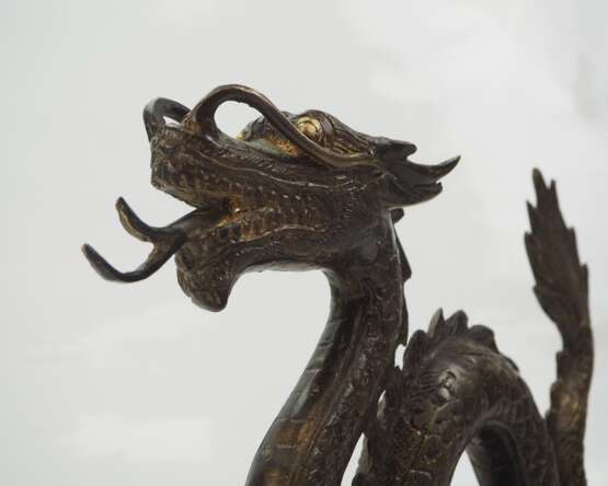 China: Figur eines Drachen. - photo 2