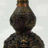China: Bronze-Vase mit chinesischen Ornamenten. - Foto 1