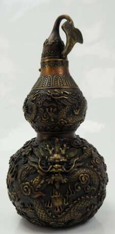 China: Bronze-Vase mit chinesischen Ornamenten. - Foto 1
