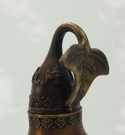 China: Bronze-Vase mit chinesischen Ornamenten. - Foto 3