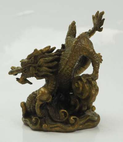 China: Kleine figürliche Darstellung eines Drachen. - Foto 2