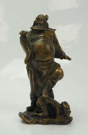 China: Skulptur eines Mannes. - photo 1