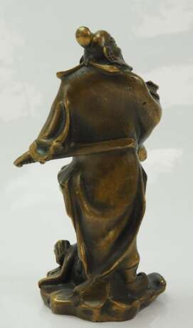 China: Skulptur eines Mannes. - Foto 3