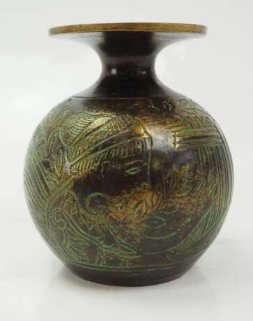 China: Vase mit abgesetzten Ornamenten. - Foto 1