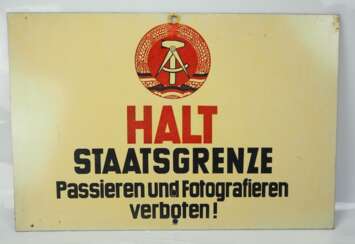 Schild "Halt Staatsgrenze Passieren und Fotografieren verboten!"
