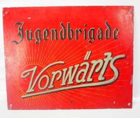 Schild "Jugendbrigade Vorwärts".