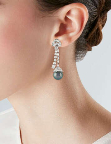 SUITE CON DUE COLLANE, ORECCHINI E ANELLO CON PERLE COLTIVATE E DIAMANTI, PEDERZANI - photo 9