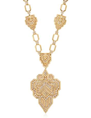 DIAMOND AND GOLD PENDANT NECKLACE/BROOCH - фото 1