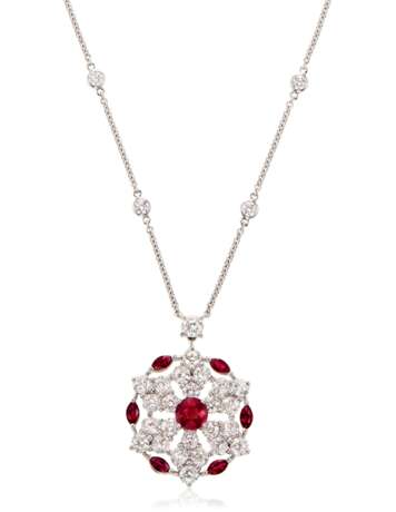 Graff. NO RESERVE ~ GRAFF 'SNOWFLAKE' RUBY AND DIAMOND PENDANT NECKLACE - фото 2