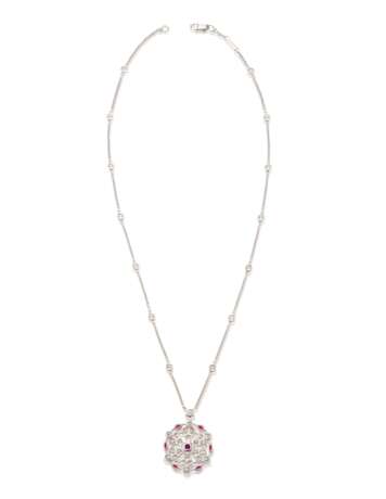 Graff. NO RESERVE ~ GRAFF 'SNOWFLAKE' RUBY AND DIAMOND PENDANT NECKLACE - фото 4